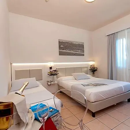 מלון La Pace 3*
